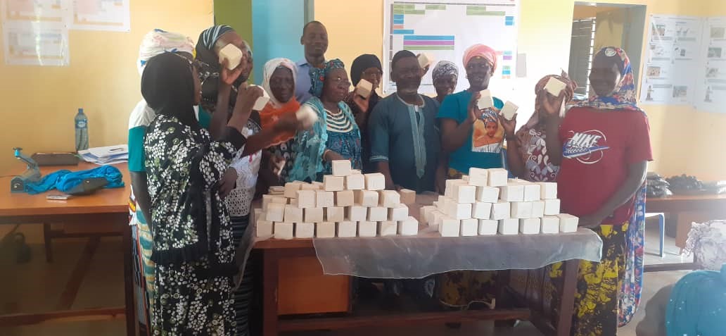 SharedIntFdn's tweet photo. In rural w. Africa, shea provides an opportunity for women to earn an income by processing the nuts into higher value products like butter. 
In Burkina Faso we are working with 50 female shea nut collectors. This month 20 women received tools &amp; training in shea soap production. https://t.co/572MQ54EuH