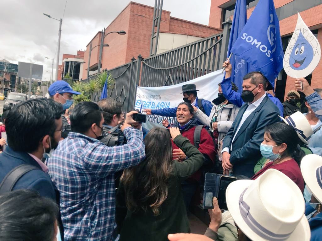 [IMPORTANTE] 

A las 08h30 de hoy, se reinstaló en Cuenca la audiencia pública para la suspensión del proyecto minero "Loma Larga" en los páramos de Kimsakocha.