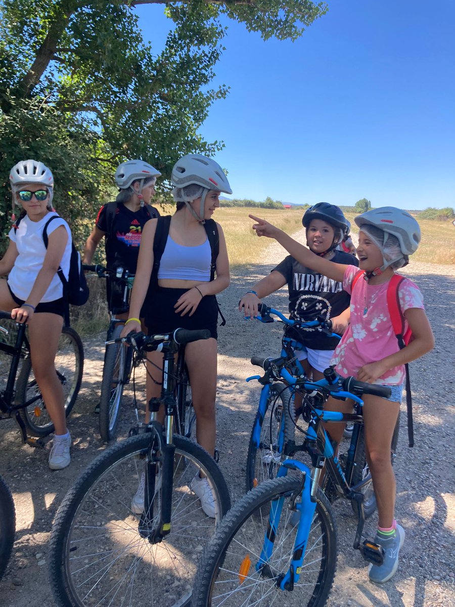 anemiliohurtado's tweet photo. ¿Puede haber una combinación más veraniega que Bici + Piscina?
#Campa22 #Verano #AdnEH #Duruelo #Segovia #CampamentoDeVerano #Naturaleza https://t.co/oBf3MrK6Ex