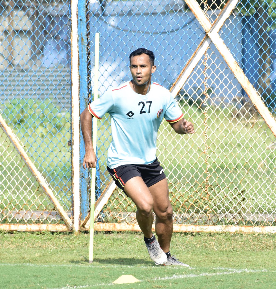 Kol_Football's tweet photo. Mohammedan SC bolstered their defence by adding former Mohunbagan and East Bengal experienced left back Abhishek Ambekar.
#IndianFootball #MohammedanSC
#TransferAlerts https://t.co/iYuCoeVzD4