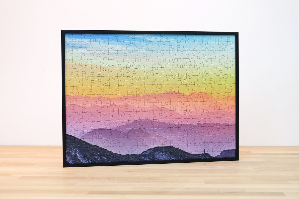 HalbeRahmen's tweet photo. Puzzeln ist seit einiger Zeit wieder voll im Trend. Egal ob eine schöne Landschaft, die Skyline der Lieblingsstadt oder ein tolles Tiermotiv – die schönsten selbst gepuzzelten Bilder sind oft viel zu schade, um sie im Schrank verschwinden zu lassen. 
https://t.co/Rz2ckVhKjA https://t.co/YRW6oJwbCp