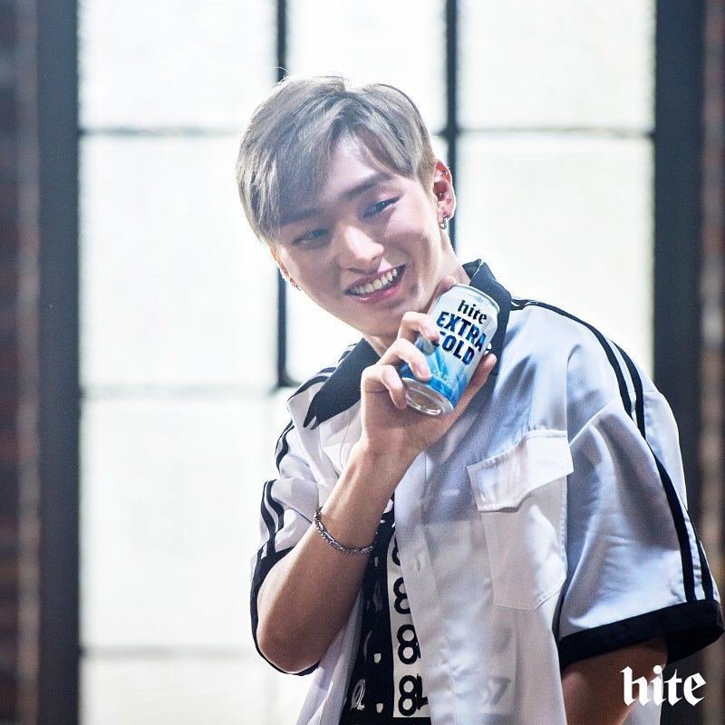 {close} n년전 오늘의 윤지성 tweet media