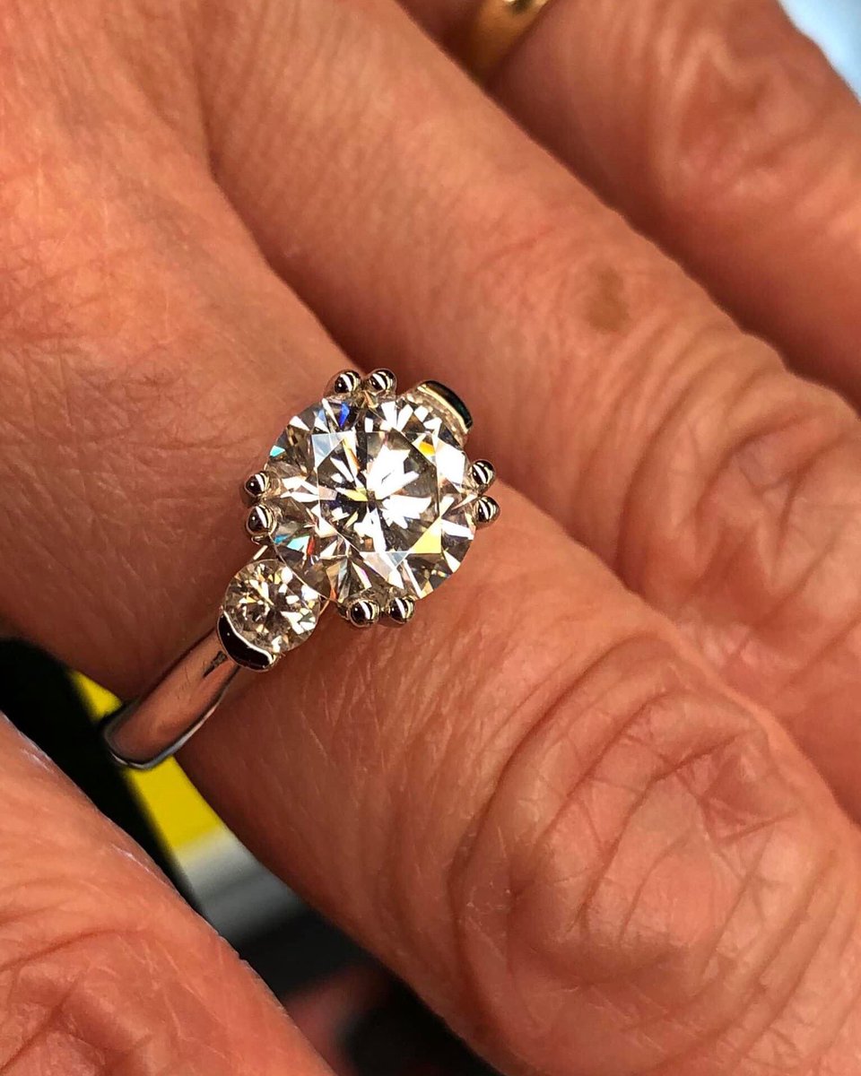 ConnieHandCraft's tweet photo. When you’re passionate with what you do, do you actually remember the days, weeks, months or years? In this case… I don’t think I do… 🤦🏻‍♀️😂🤣😍🥰❤️
I’m still learning about how to take better photographs. Details matter. Practice makes it perfect! 💪🏻💪🏻💪🏻💪🏻 #jewelry #photography https://t.co/THRqhbyzEx