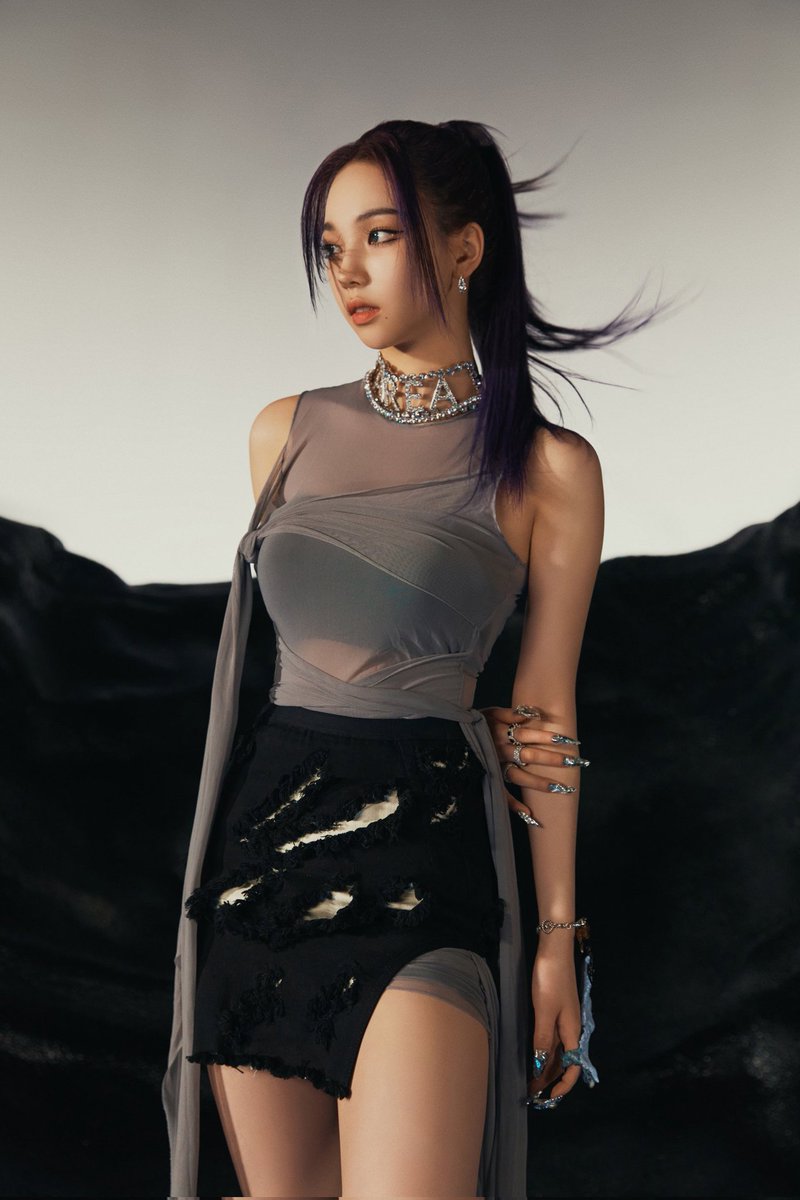 CloutNewsMedia's tweet photo. karina looks amazing in new teaser for #aespa_Girls ❤️

#karina #aespa @aespa_official https://t.co/UcGZkY5NNP
