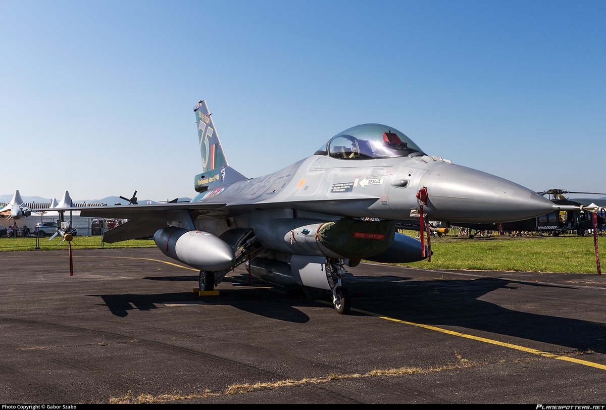 FrenchMiliRadar's tweet image. Le General Dynamics F-16AM Fighting Falcon 🇧🇪, #BAF261, immatriculation FA-84 (ICAO 44F104), survole actuellement #Yvoir, Province de Namur à une altitude de 4400 ft et une vitesse de 241 kt. Suivre ce vol: globe.adsbexchange.com/?icao=44F104
