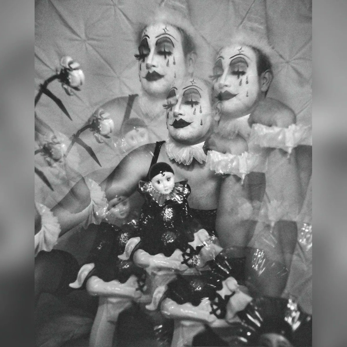 Shhhmedd1e's tweet photo. 🤡 Face 
MakeUp/Props/Photos: @nothaynks

#120film #ilfordfilm #mamiya #mediumformat #pridemonth #gaymen #wesaygay #pierrot #clown
#blackandwhite #diyshoots #mensfashion #menslingerie #taurusmen #gaysofmylife #shhhmeddiesworld
#loveislove https://t.co/06laGAG2lL