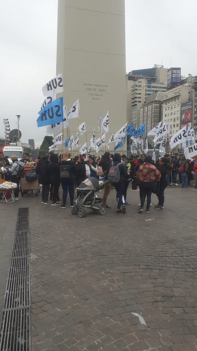PrensaSutap's tweet photo. Concentramos en Av 9 de Julio y Corrientes!
La lucha continúa https://t.co/Z9rIxnTVnz