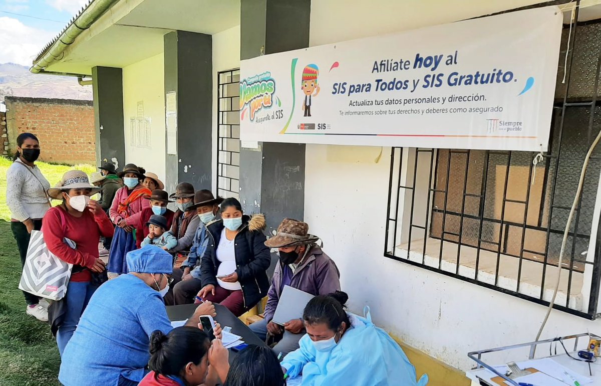 SISPeruOficial's tweet photo. #Noticia
#Ancash. 1,032 personas fueron beneficiadas durante la campaña gratuita de afiliación “Vamos por ti, asegúrate al SIS” que se realizó en las comunidades altoandinas de #Llamellín, #Aczo, #Chaccho y #Mirgas, ubicadas en la provincia Antonio #Raymondi, región Ancash.🗻 https://t.co/InpIJnXsWL