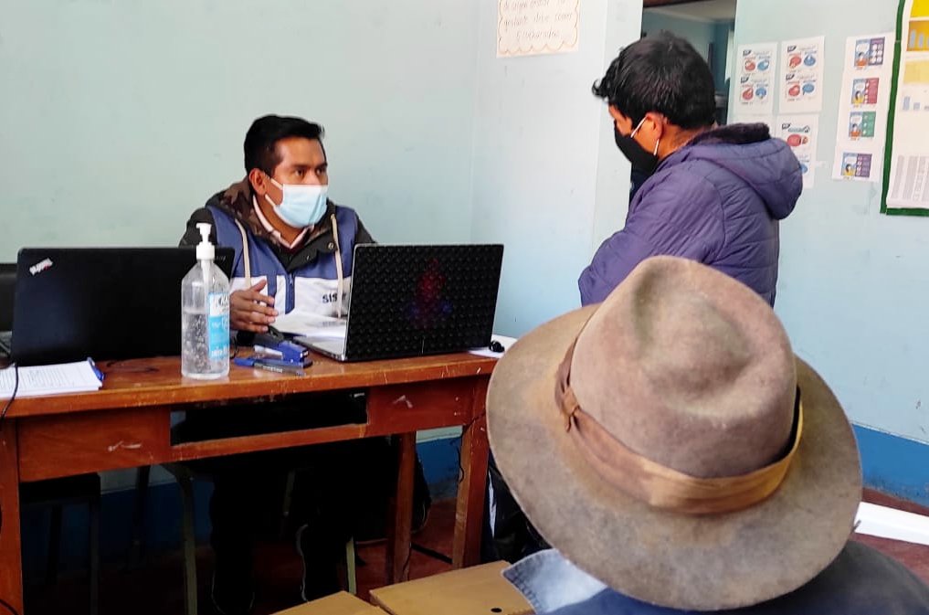 SISPeruOficial's tweet photo. #Noticia
#Ancash. 1,032 personas fueron beneficiadas durante la campaña gratuita de afiliación “Vamos por ti, asegúrate al SIS” que se realizó en las comunidades altoandinas de #Llamellín, #Aczo, #Chaccho y #Mirgas, ubicadas en la provincia Antonio #Raymondi, región Ancash.🗻 https://t.co/InpIJnXsWL