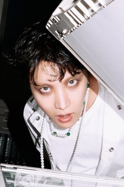 94koobi97's tweet photo. BLACK                                        WHITE https://t.co/Xs3Al791OS