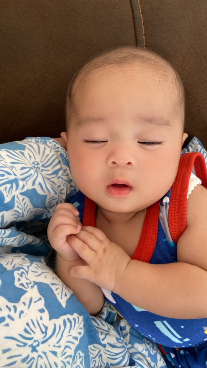 fatmawn's tweet photo. kalo doi udah bobo gini suka melow liat mukanya huhu iloveyou wawa 🥹🥹 #masyaallahtabarakallah https://t.co/QAYieZhyhW