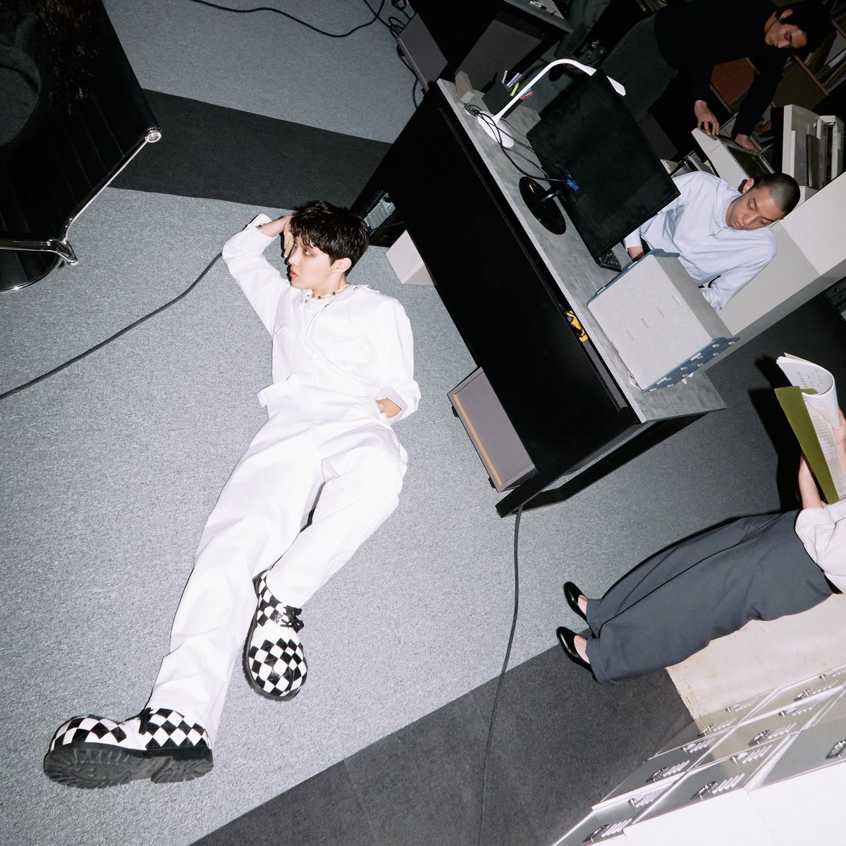softlygguks's tweet photo. he’s the coolest ever???!??! https://t.co/BmVozs2UNK