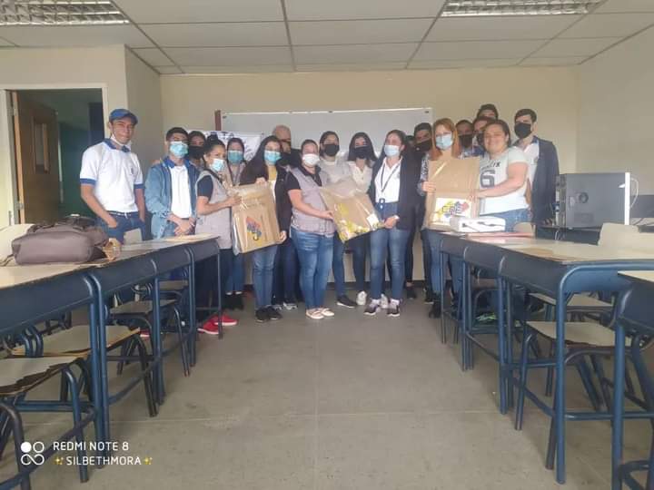 VasypcUnefa's tweet photo. 📌 #VASyPCteinforma
En el Estado Táchira, Núcleo Táchira, miembros del CNE visitaron la sede de la Unefa para hacer entrega de 3 Cotillones Electorales, los cuales serán utilizados para el día miércoles en las Elecciones del CEPPU.
#elecciones
#ceppu https://t.co/Kx94myhiIq