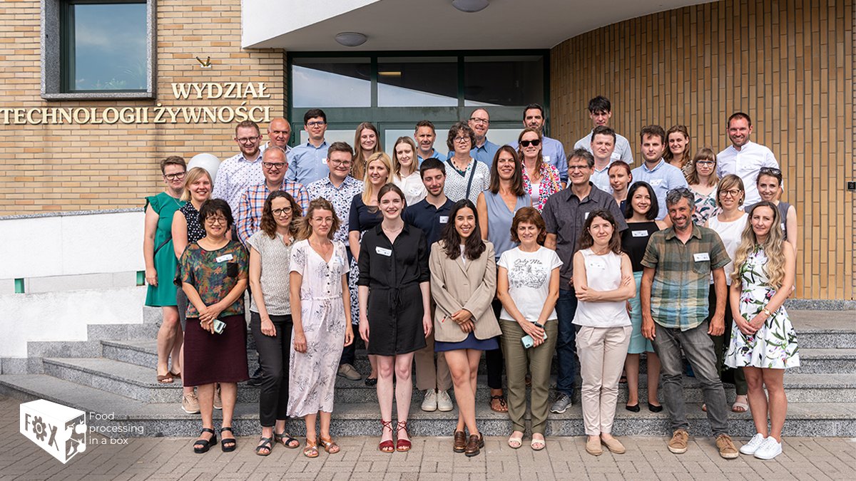 SciFoodHealth's tweet photo. 👏🏻During the #FOXfoodinabox Annual Meeting, FOX partners visited the installations of the Warsaw University of Life Sciences (SGGW).

🍏SGGW conducts research on drying technologies to produce drying snacks.

Read more about FOX ➡️ https://t.co/3loFiRMkl0 https://t.co/ztJHeMvxTv