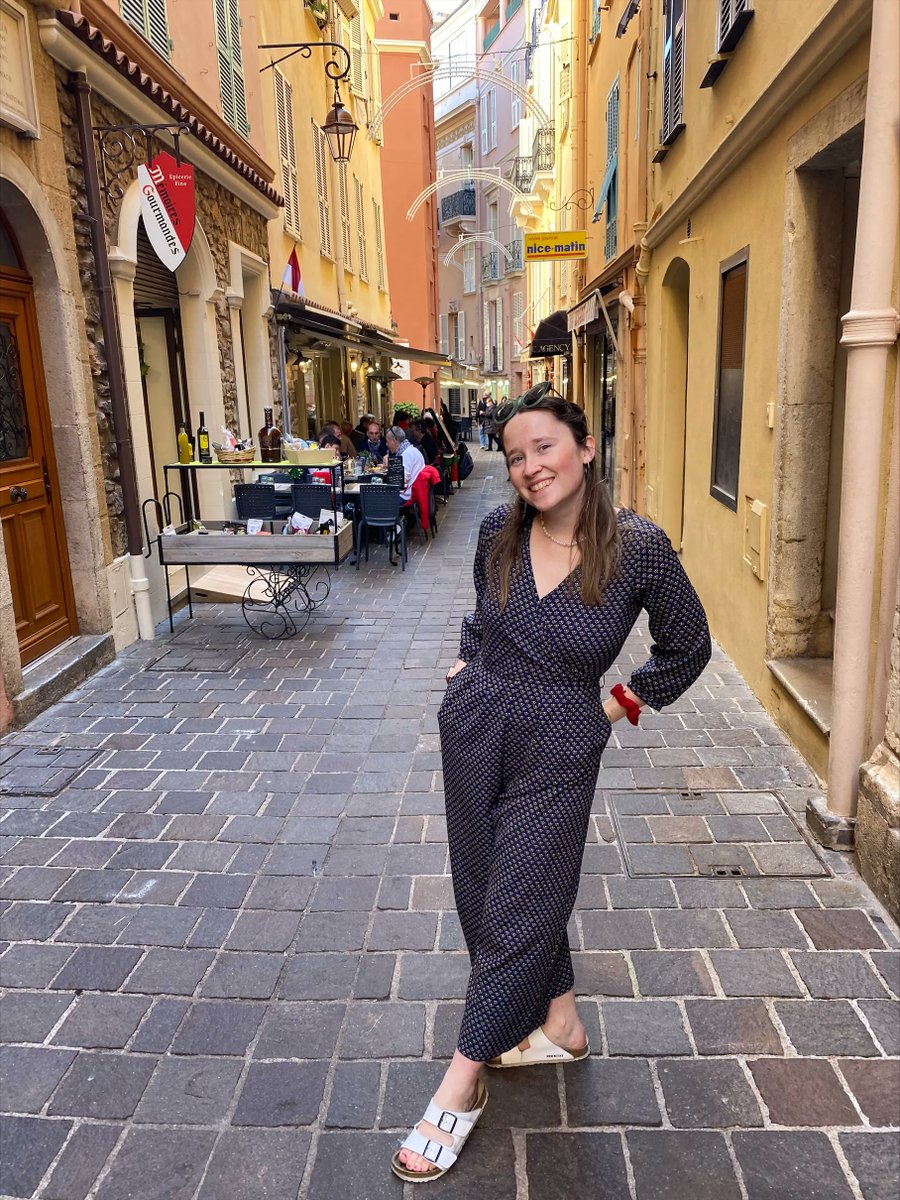 UCalgaryPoliSci's tweet photo. Let’s meet one of our newest undergrad alumni: Catalina Roberts! Catalina graduated with a BA in International Relations this June 2022. Catalina will be starting law school in the fall at @UniversityofLaw. Well done from everyone @UCalgaryPoliSci! https://t.co/QOWhpgRYDL