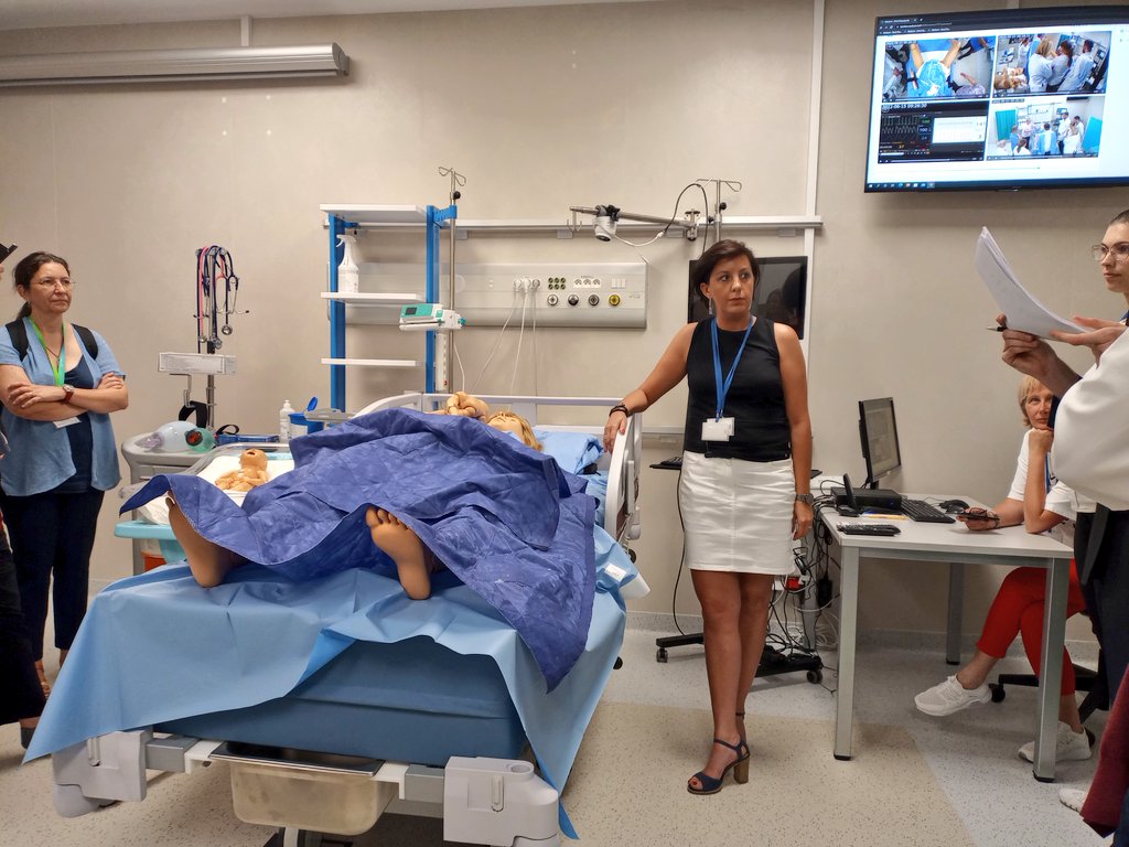 FitForThem's tweet photo. Something special for the afternoon 🧐

Learning about the work done at the excellent @UniOpole Simulation Medical Center and how medical students + faculty profit from the different scenarios to improve the learning experience. https://t.co/6aytKGoxYd