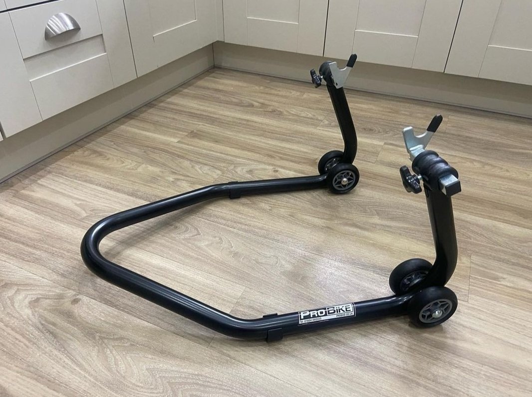 ProBikeUK's tweet photo. Follow charlies_trackbike on Instagram. 
He knows the best place to buy his paddock stands from 🧰👍🏻 New rear stand has arrived to match his FS10 front stand he'd ordered previously..
https://t.co/RNnqdrvUro #ProBike #workspace #paddockstands https://t.co/77cZaufYvh