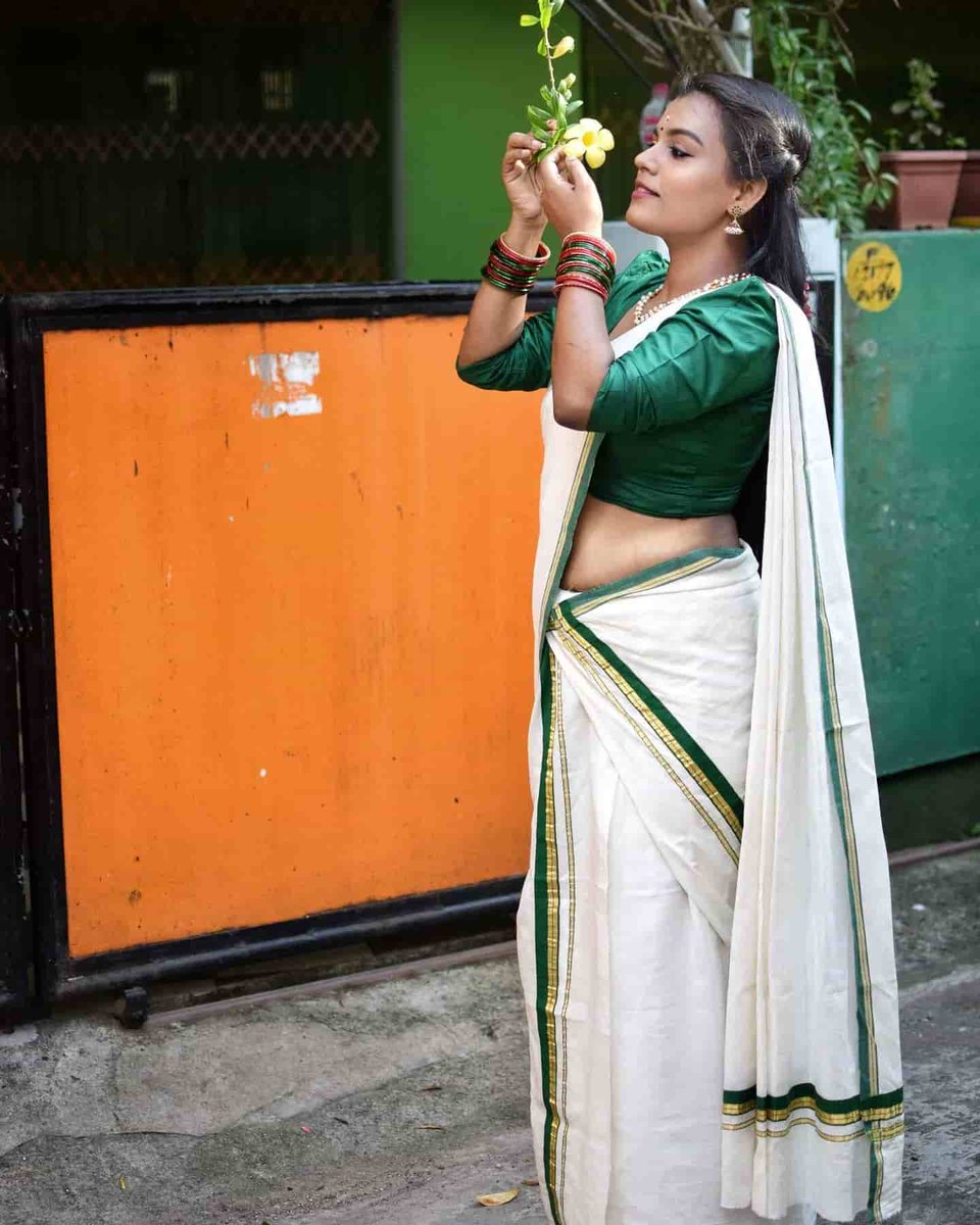 tamilcinestars's tweet photo. Yatchi of the day🥰😍😘🤩
#yatchi #mallugirl https://t.co/v2qfNCqKbC