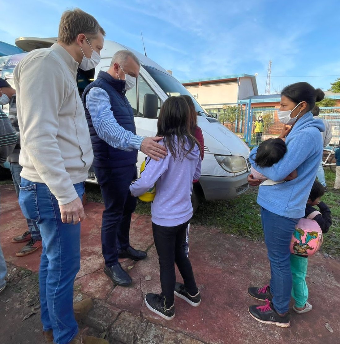 Programa de Asistencia Solidaria en Capiovi 💪

Junto al Vicegobernador <a href="/Arce_Carlos_/">Carlos Arce</a>, al intendente <a href="/Arnhold_ale/">Ale Arnhold</a>, y autoridades provinciales, visitamos el operativo PAS, que acerca servicios fundamentales a los vecinos.

Gracias al equipo de IPS por su compromiso de siempre!