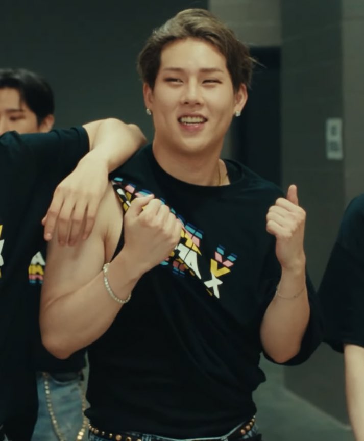 So damn gorgeous 😫😫😫 #주헌