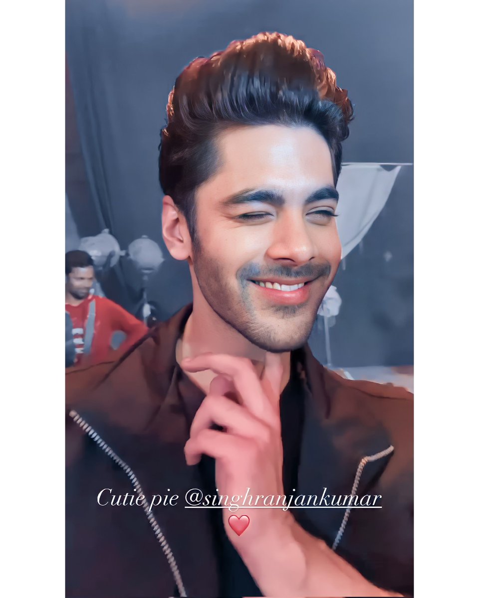 CrushNagpal's tweet photo. That wink 😭💕

 #SimbaNagpal #RishabhGujral #Naagin6 #SimbaScads https://t.co/ylnEK1oG6p
