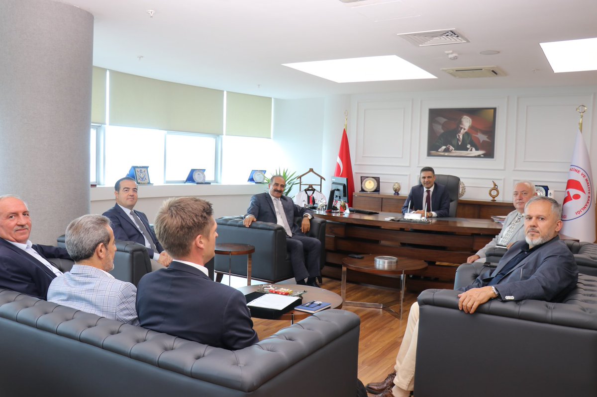 Koordinatör Başkan Yardımcımız ve Ege Yaş Meyve Sebze İhracatçıları Birliği Başkanımız Hayrettin Uçak, Ege Su Ürünleri ve Hayvansal Mamuller İhracatçıları Birliği Başkanımız Bedri Girit ve EYMSİB Başkan Yardımcımız Cengiz Balık, YK Üyemiz Mehmet Kırıcı,+++