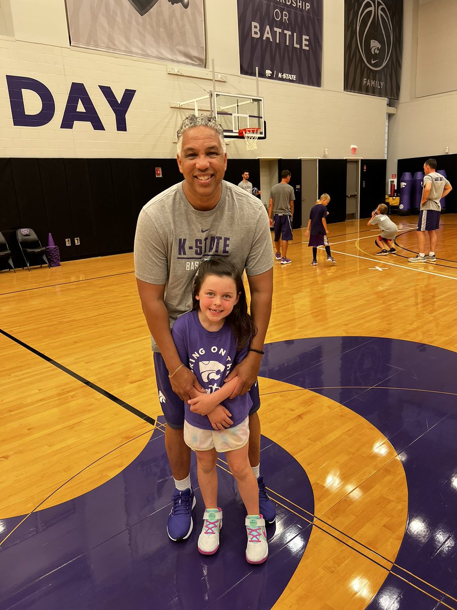 litwithlee's tweet photo. The K-State Family is lucky to have a leader like @CoachJTang . Lydia had such an amazing time at camp and enjoyed interacting with staff and players. Her favorites were @CoachSutton and @camryncarter2 . Thank you Coach Tang for an amazing experience and learning opportunity! https://t.co/dMPa4s4Fyk