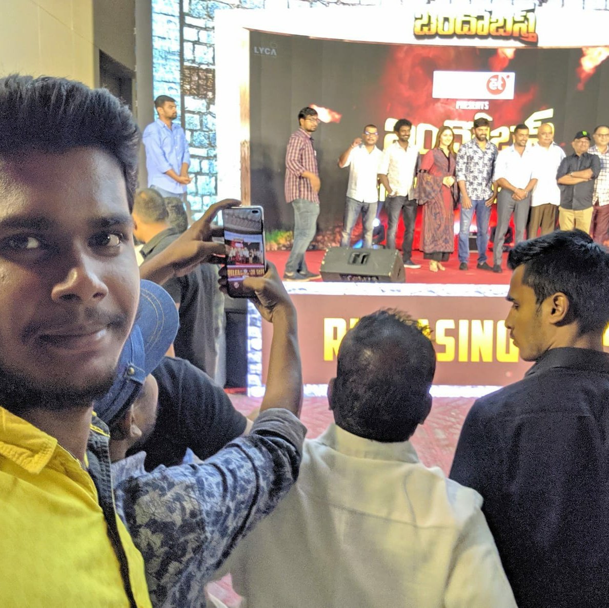 suriyafansurya's tweet photo. #NewProfilePic
Selfie from far (downside of stage)
#BandobastPreReleaseEvent Hyderabad
@Suriya_offl = Only God
Permanent prolific pic upto I take picture with Anna ๐ฅบ romba kestam tha irundhalum hope iruku
#Suriya41 #Suriya42 #VaadiVaasal https://t.co/ksyQRKIUvy