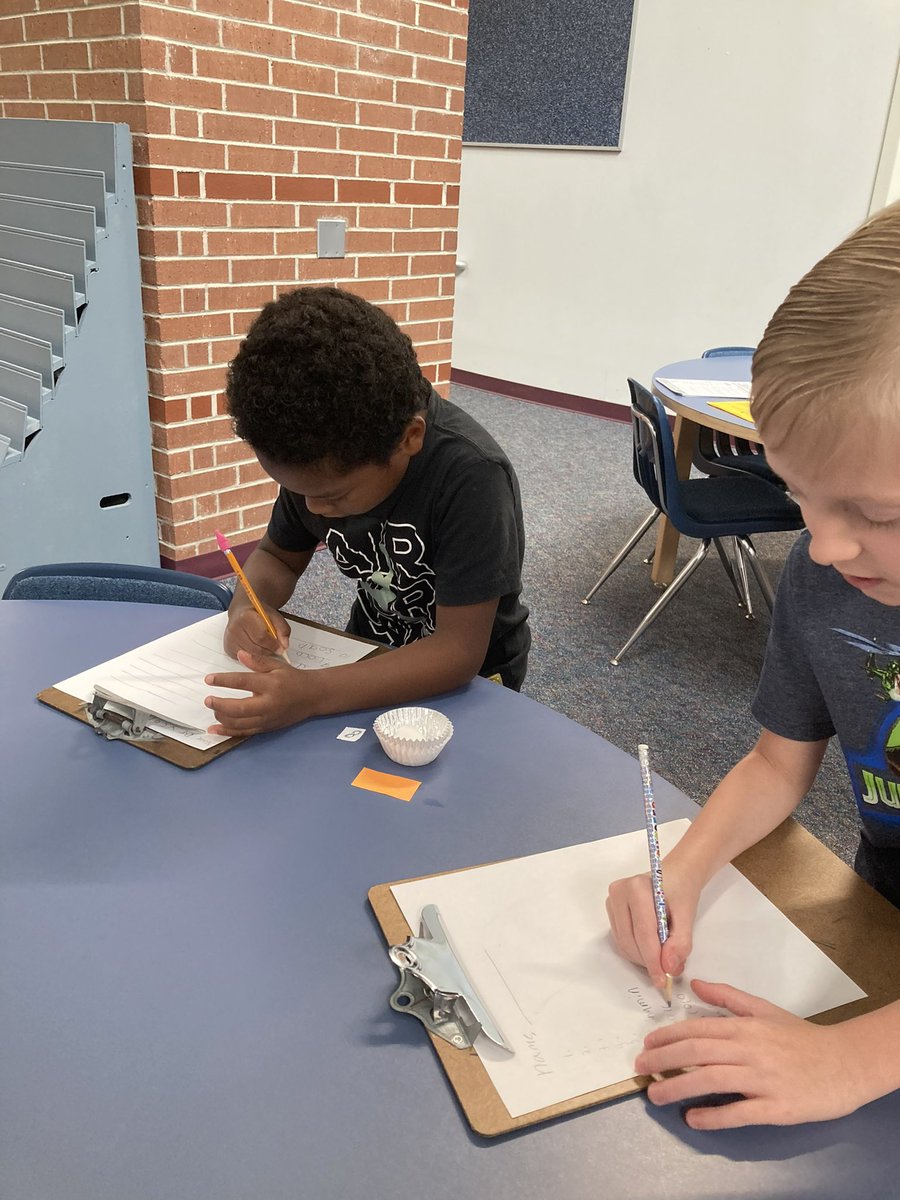 PassmoreElem's tweet photo. Students continue to learn and grow at the Passmore Summer Learning program! Yesterday, they read Ada Twist, Scientist and then formed a hypothesis about what smell was on the cotton ball, made observations, and confirmed their predictions. @AlvinISD #AlvinISDReads https://t.co/AE8DlDzRU0