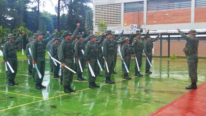 dicgecafanb's tweet photo. #28JUN22|| Profesionales de esta institución reciben instrucción de la mano de su Director @R_Negron_Rivas, afianzando los conocimientos Geoestratégicos para la Defensa de Nuestra Nación. https://t.co/kPgvEEi7UN