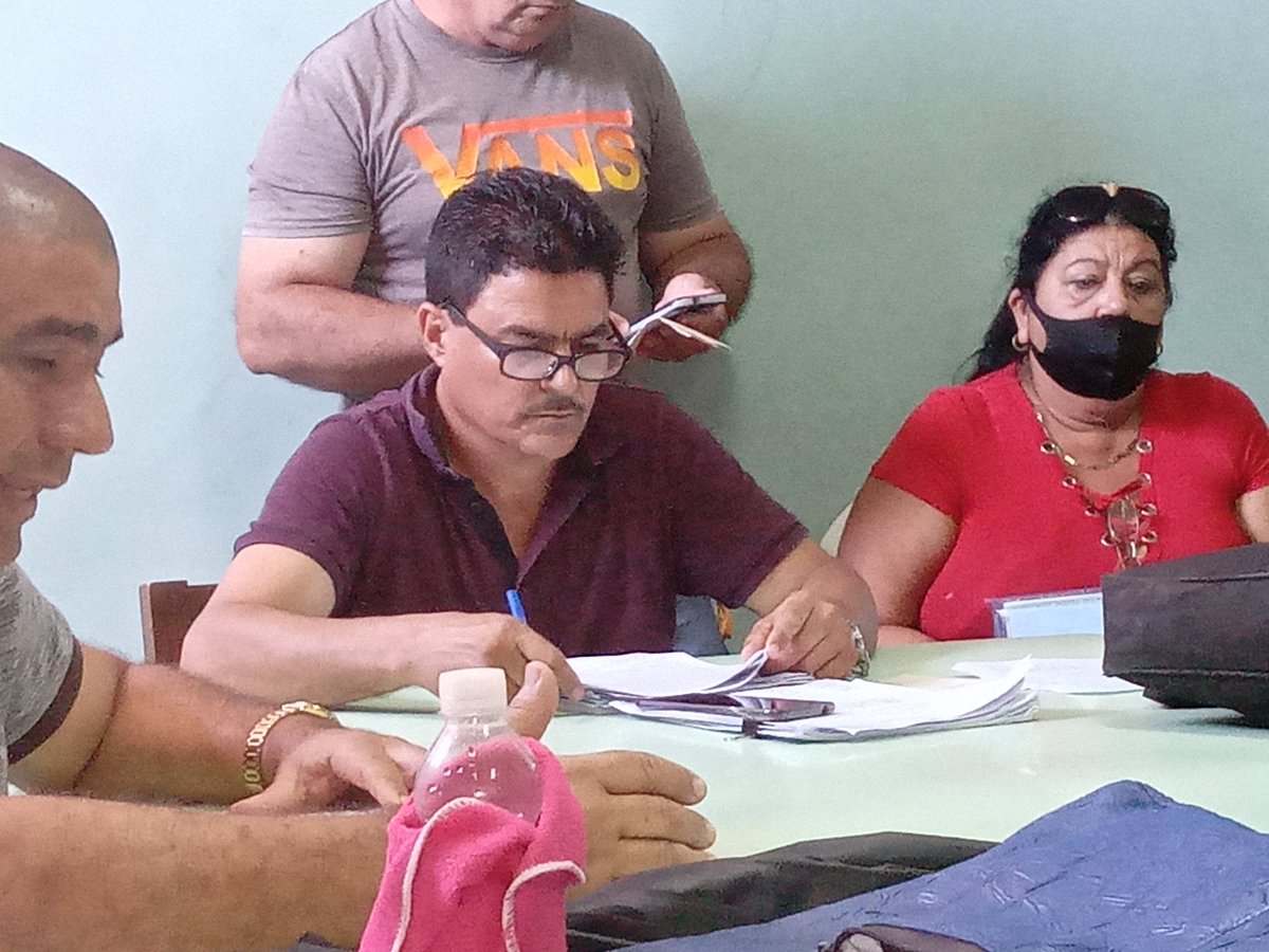 NoePeraza3's tweet photo. #Ahoramismo Liz Maria Wilson explica en el CAM la importancia del Trabajo Comunicacional en el territorio. @DiazCanelB @yoeaberob1 @cubamined https://t.co/dX9DF9Eqaj