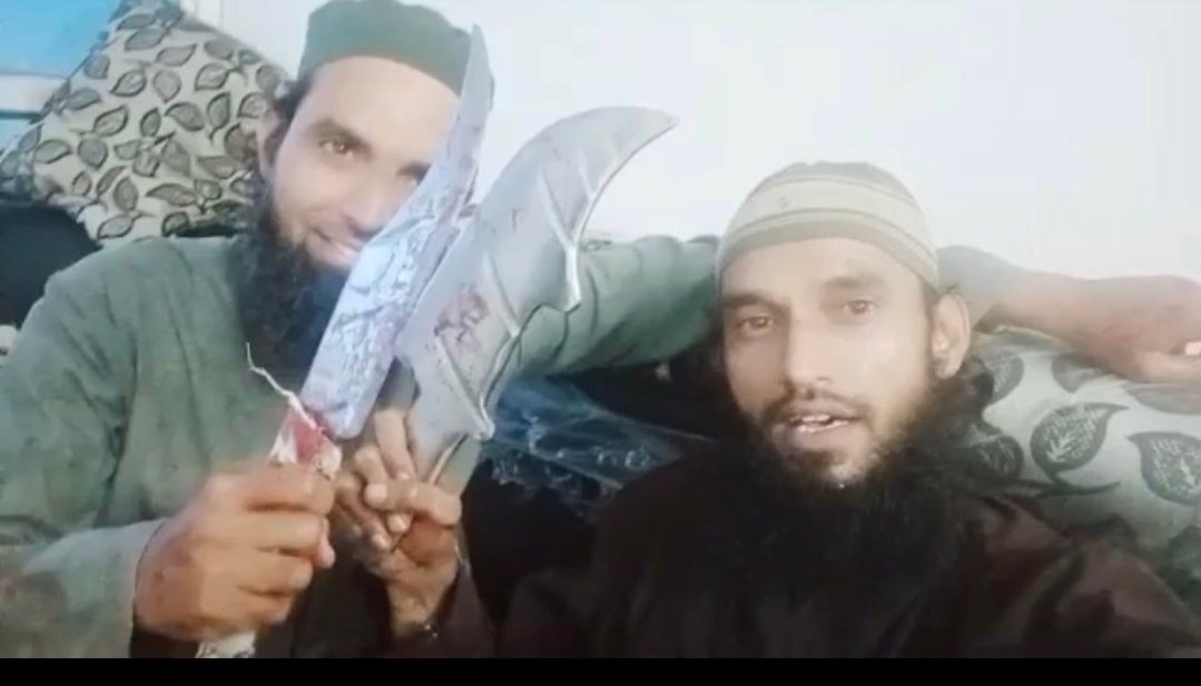 हेवानियत की हद । इन्हे उस गरीब कन्हैया की हत्या के बाद भी कोई मलाल नही । क्या यही तुम्हारा रीलीजन है । अरे मलेच्छो अब तुम्हारा इंतजार 72 हूरे कर रही है...