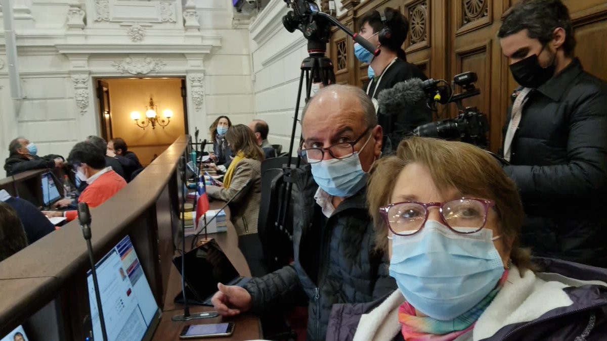 Últimas votaciones del proceso constituyente, hoy es #armonización. En la postal, con mi amigo y compañero de distrito <a href="/LMayolB/">Luis Mayol</a>