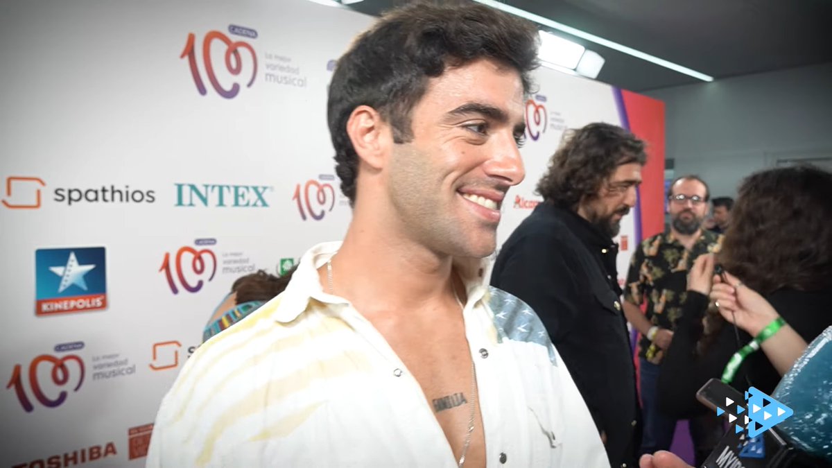 MyiPop's tweet photo. 📽️ ENTREVISTA a ÁLVARO DE LUNA (@alvarito_deluna) en el concierto #Cadena100Aniversario ☀️

💬 Hablamos del sueño cumplido de publicar #LEVANTAREMOSALSOL, su gira y de sus creaciones junto a RAYDEN (@soyRayden) ❤️‍🔥

➡️ https://t.co/uhOUUDKp91 https://t.co/PftEDIMLv8