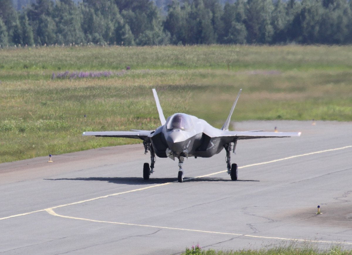 Ilmavoimat (@FinnishAirForce) on Twitter photo 2022-06-28 15:33:44 F-35B Lightning II fighters from @RAF_Marham have arrived at Rissala Air Base for a Joint Expeditionary Force training event hosted by Karelia Air Command. Welcome to Finland! 🇫🇮🇬🇧 #ilmavoimat #JEFtogether #comcamfi @KarjalanLsto F-35B Lightning II fighters from @RAF_Marham have arrived at Rissala Air Base for a Joint Expeditionary Force training event hosted by Karelia Air Command. Welcome to Finland! 🇫🇮🇬🇧 #ilmavoimat #JEFtogether #comcamfi @KarjalanLsto