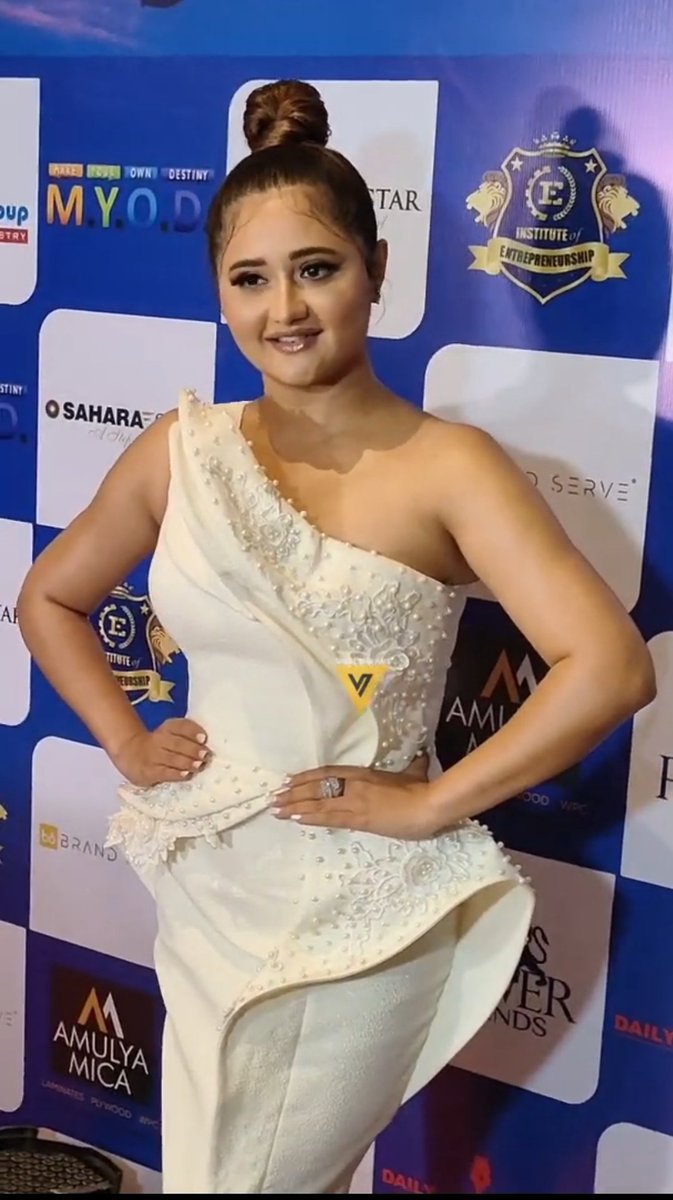 ayshahabib11's tweet photo. Rashami's video posted by Viral ❤️.

🔗https://t.co/Ue9YJEmHaT

#RashamiDesai #Rashamians https://t.co/vWdnyqQIcn