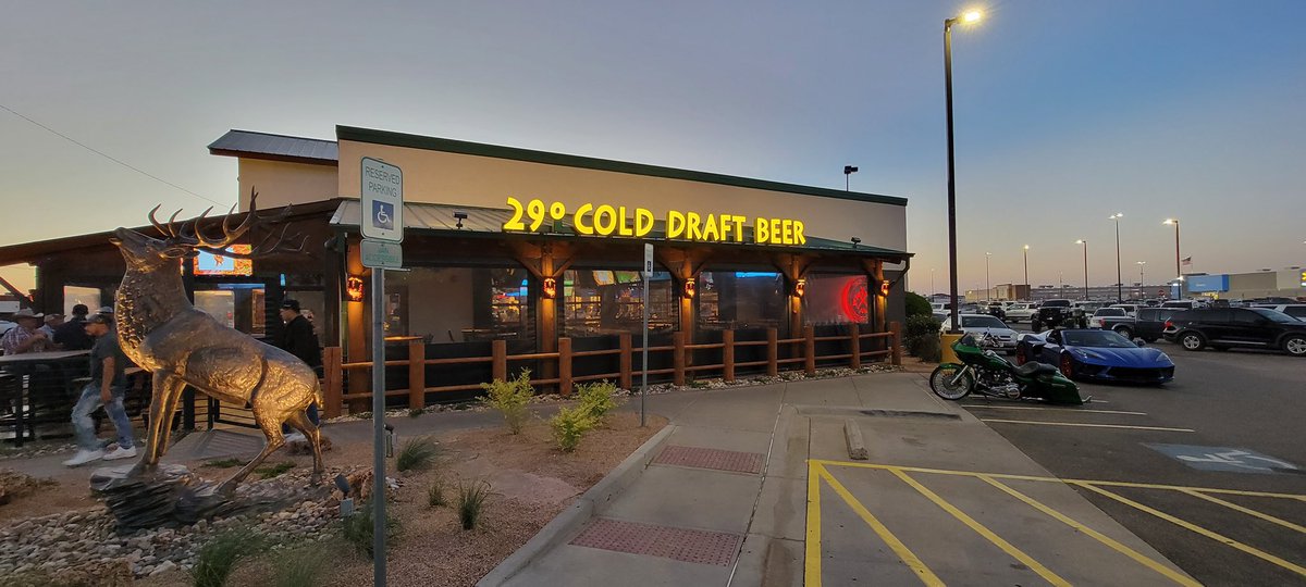 Altair_Sign's tweet photo. anyone in need of the ultimate sports bar experience? if so head out to @TwinPeaksLodge Odessa, TX⚽️🏀🏈⚾️#signs #signinstallation #restaurants #signage #smallbusiness https://t.co/ruXuLOFDZ3