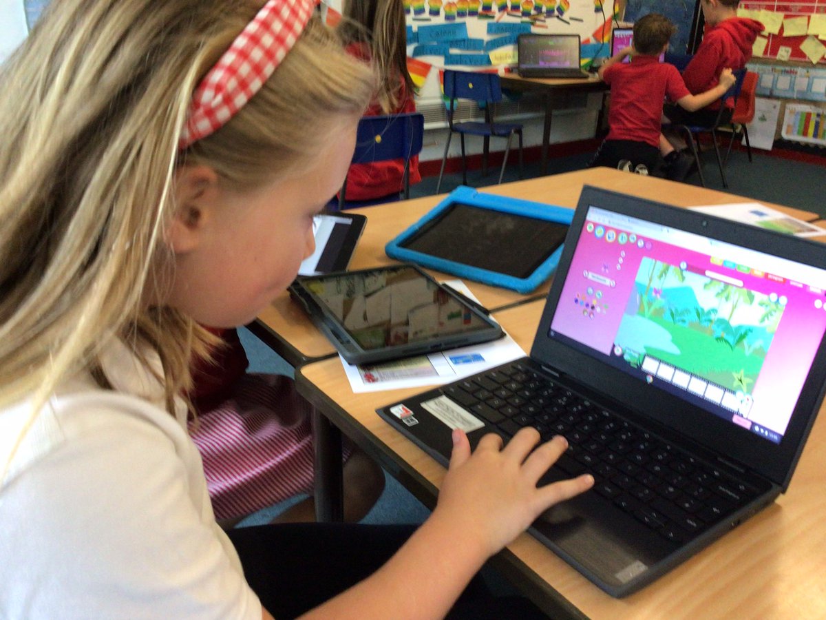 Penclawdd's tweet photo. #Penc2 Yr 2 received a ‘real life’ e mail from a ‘real life’ entomologist today! Dr Harris wanted help with an animation. We worked on JIT to animate and use perspective.We learnt the term ‘onion skinning’. We will be deepening our animation for the Dr! #Pencsci #PencLLC #PencACL https://t.co/aKVklWe9mj