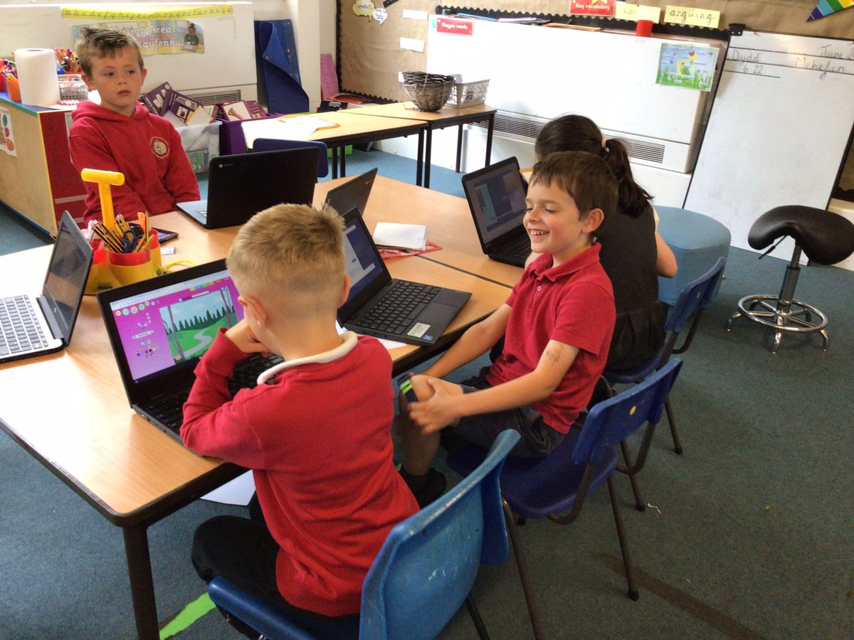 Penclawdd's tweet photo. #Penc2 Yr 2 received a ‘real life’ e mail from a ‘real life’ entomologist today! Dr Harris wanted help with an animation. We worked on JIT to animate and use perspective.We learnt the term ‘onion skinning’. We will be deepening our animation for the Dr! #Pencsci #PencLLC #PencACL https://t.co/aKVklWe9mj
