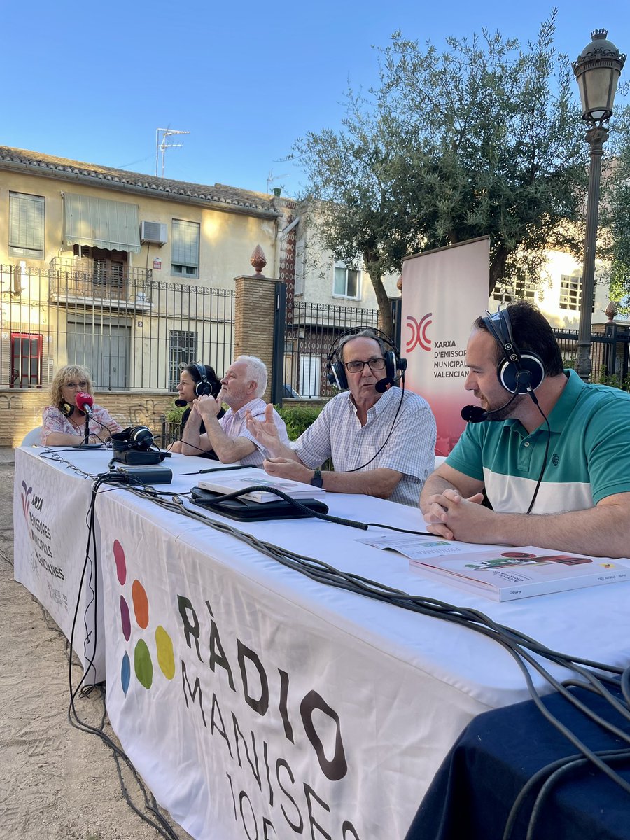 radiomanises's tweet photo. Directo! Programa Especial “Foc i Festa” #EspecialFiestasPatronales22 #Manises #SetLive Parque “El Boscany”📻 Dial 105.7 Fm 📻 Web https://t.co/yH4fXqe8QW 📻 TuneIn https://t.co/e2LA8CUNof https://t.co/u5ZK5r5Wo2