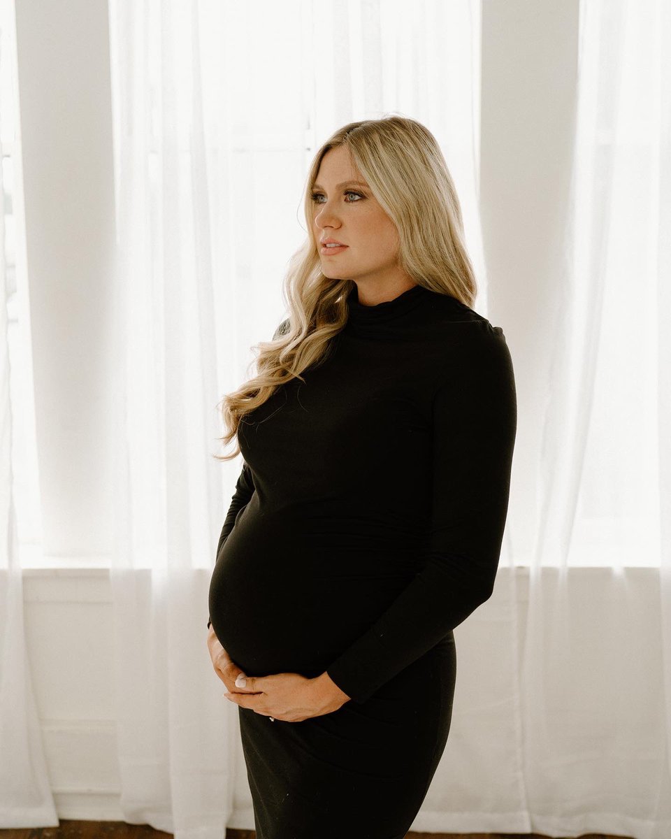 allijenson9's tweet photo. Feeling like a queen in these pictures 🤰🏼✨ https://t.co/xxx2g0n66l