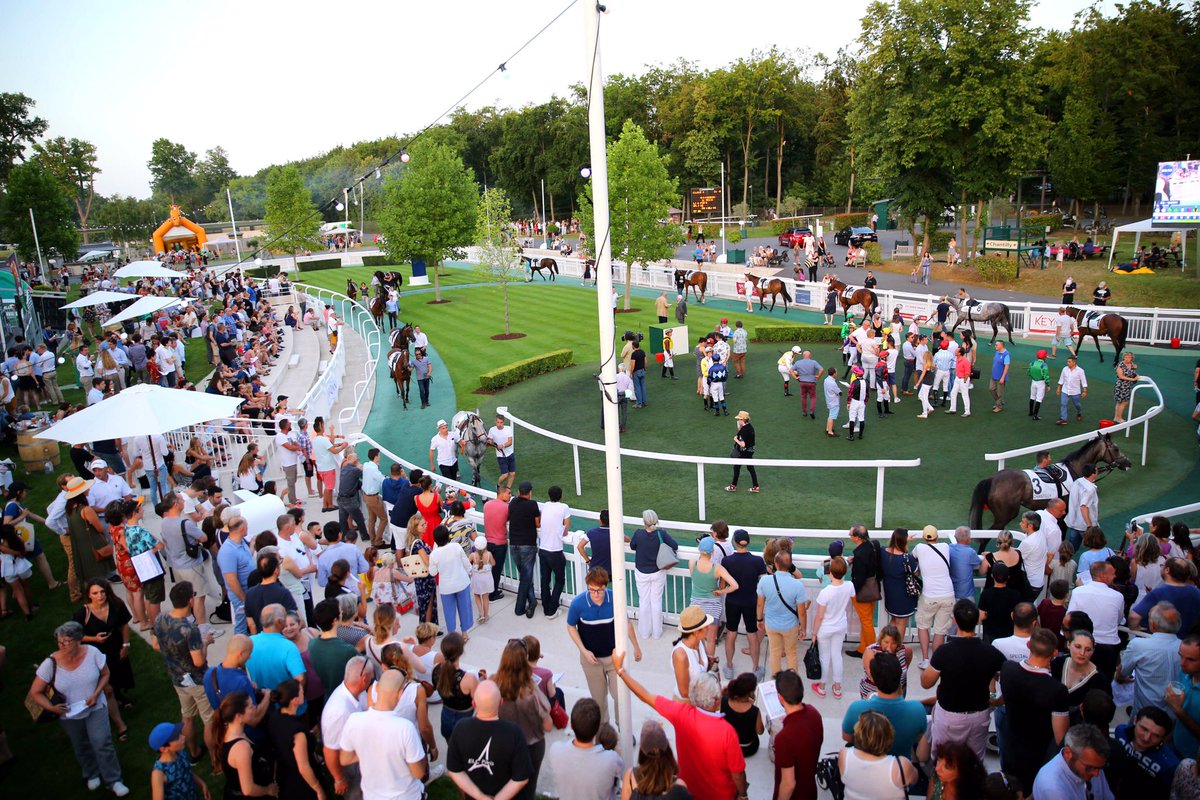 Le samedi 2 juillet 2022, l’hippodrome de Chantilly ouvre grand ses portes pour une  
journée festive et familiale. A l’occasion de l’événement OH! Courses, l’entrée sur  
l’hippodrome sera gratuite.
Toutes les informations sur cette journée sur : ohcourses.com