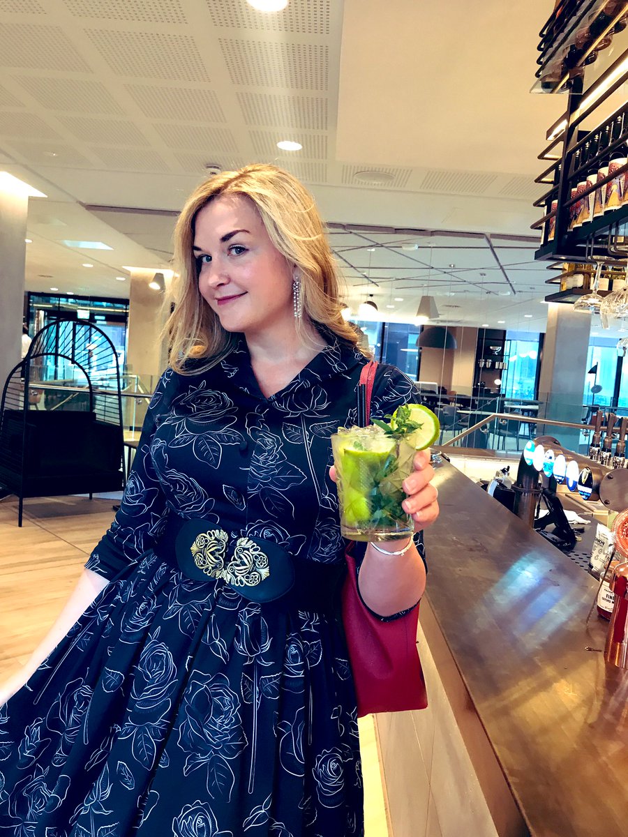 BillingReeves's tweet photo. Lovely to spend the inaugural public overnight stay with some amazing people, &amp; the fab staff of #NovotelPaddington Hotel liverpool 
It’s a thing of beauty! Great internet too! 
@accor @legacy_hotels @morgansindallc @petecityprice @jaynemooremedia @fifey62
Cocktails time! https://t.co/6WE9jFYly9