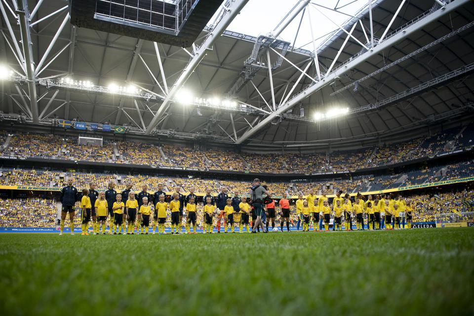 AsifBurhan's tweet photo. 33,218 at the Friends Arena tonight for the match between @svenskfotboll and @SelecaoFeminina, a new record for a Sweden women's national team match on home soil beating the previous record of 25,882 set against Germany at the same venue in April 2019. #SWEBRA #WEuro2022 https://t.co/wBhcqEeccE