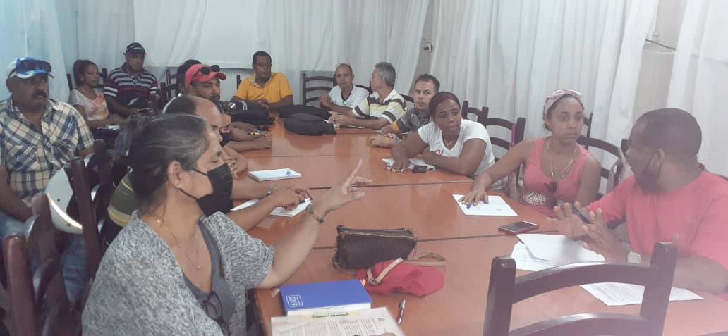Citmagtm's tweet photo. Reunión sobre Manejo Integrado de Zonas Costeras #MIZC: #bahíagtmo, con el tema "Acciones de lucha contra la contaminación en la #CuencaHidrográfica #GtmoGuaso", se presentó el #macroprograma y la #LeyDelSistema #RecursosNaturales y #MA @JorgeAlvarezAl5 @AMA_CUBA @citmacuba https://t.co/8RoKpxbB3C