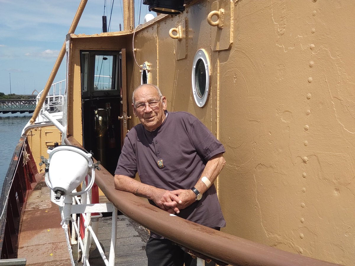 GrimsbyFishing's tweet photo. So good to catch up with former Ross Tiger guide, Syd, recently! Syd retired 5 years ago but spent many years bringing Ross Tiger to life for our visitors. Now 83, Syd fished many years from both #Grimsby and his home town of #Hull. https://t.co/kgM5eIHdBi