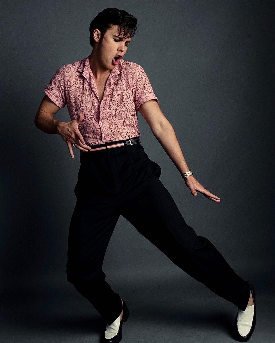 AButlerNews's tweet photo. Austin Butler photographed as ‘Elvis Presley’ for @ElvisMovie. https://t.co/jH2AASiVKe