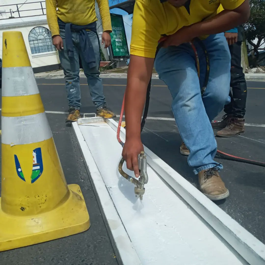 PmtSanta's tweet photo. Realizando trabajos de señalización   Aldea El Rosario 

#PMTSCP apoyando en el lugar. 
#MunicipalidadDeSantaCatarinaPinula #SomosAmarillo #soluciona https://t.co/XVdxDLwMsK