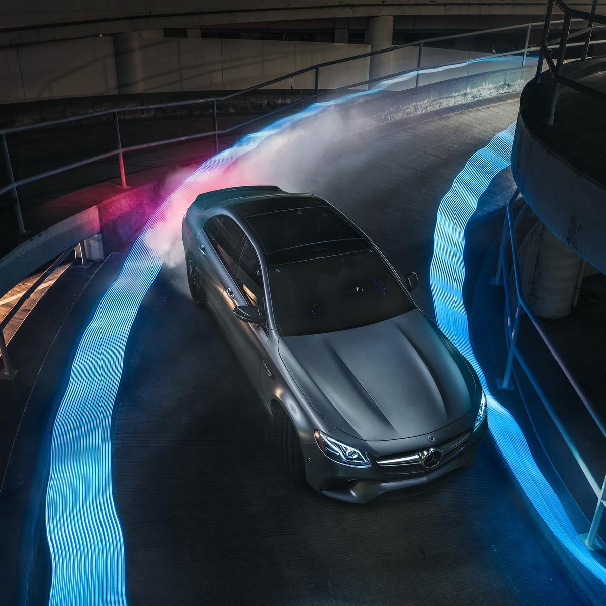 MercedesBenzUSA's tweet photo. Aurora Bor-'E'-alis. #E63S #EClass #MBPhotoPass 📸 @theAutofocus https://t.co/mrwEaHVCpw