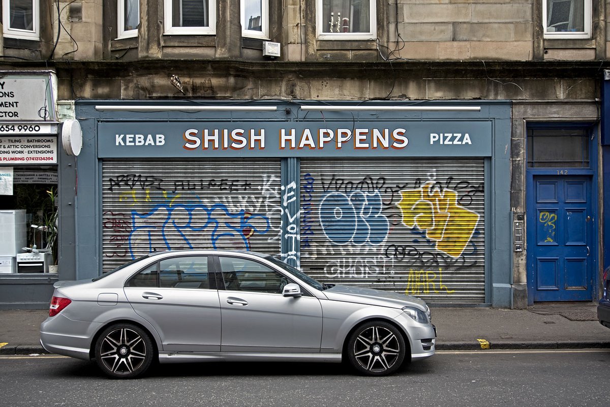 Shish Happens . . . . strolling up Easter Road on a quiet Sunday afternoon.
#Leith #Edinburgh